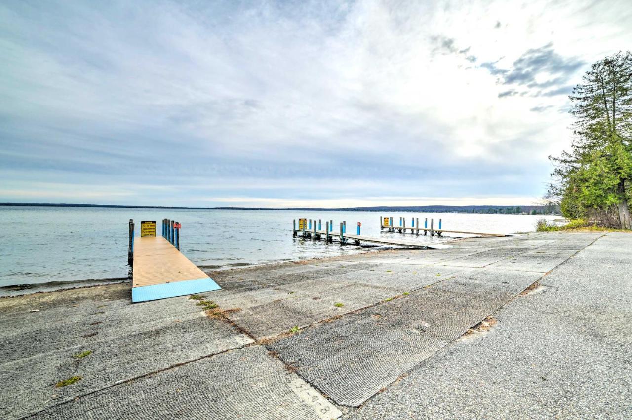 Higgins Lake Retreat - Hike, Swim, Relax! Roscommon Εξωτερικό φωτογραφία