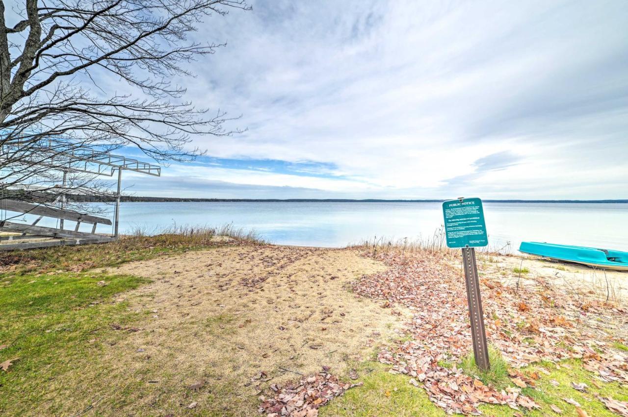 Higgins Lake Retreat - Hike, Swim, Relax! Roscommon Εξωτερικό φωτογραφία